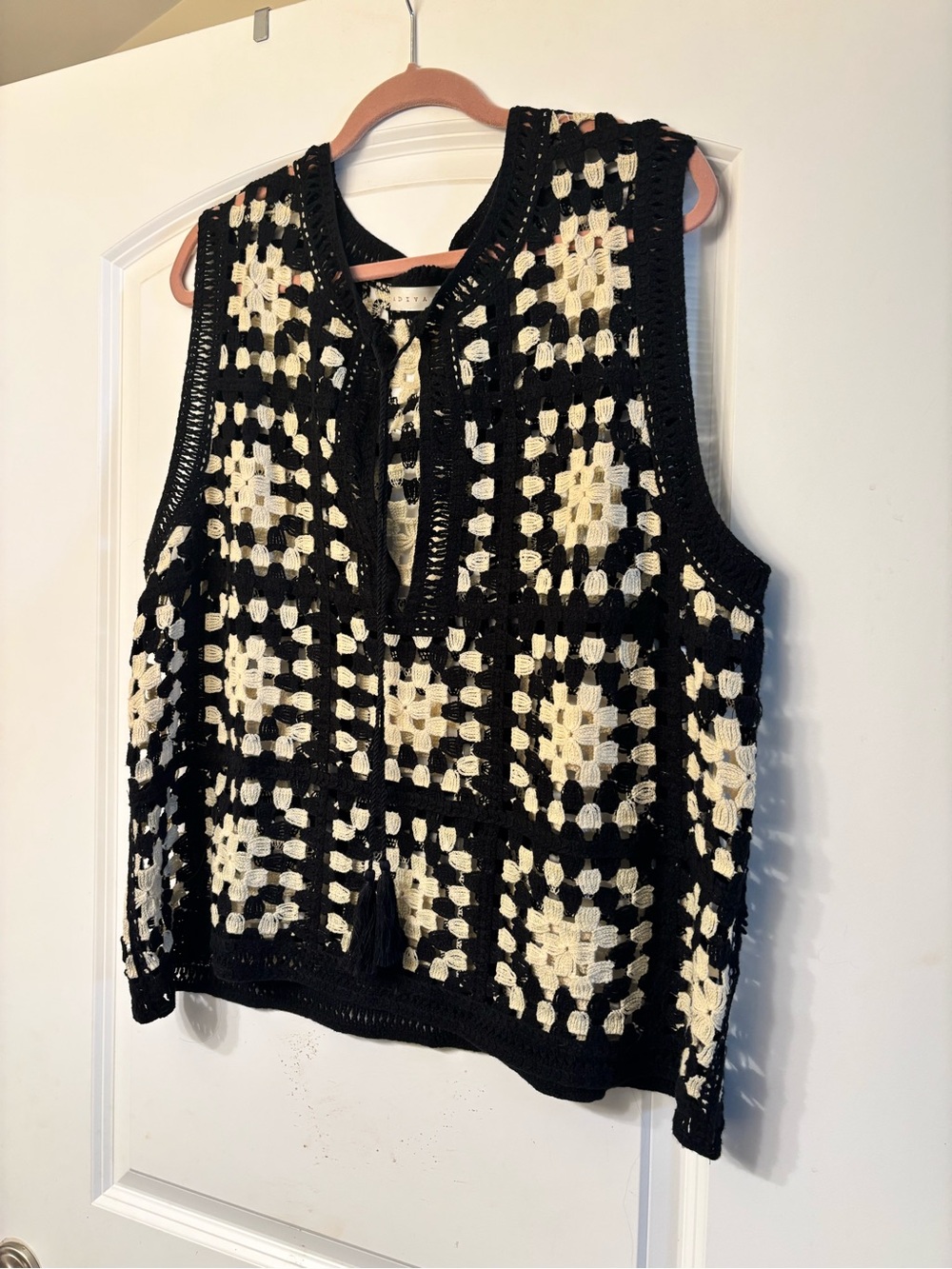 Black & Cream Crochet Knit Sleeveless Top size L
